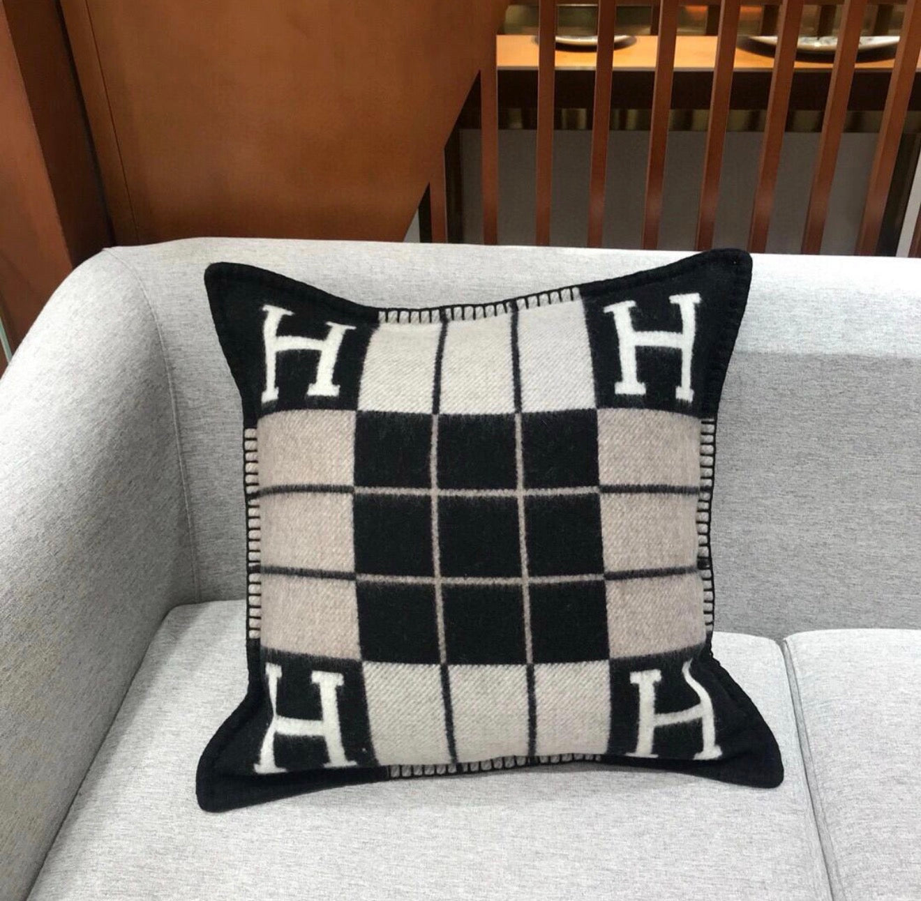 PILLOW BLACK