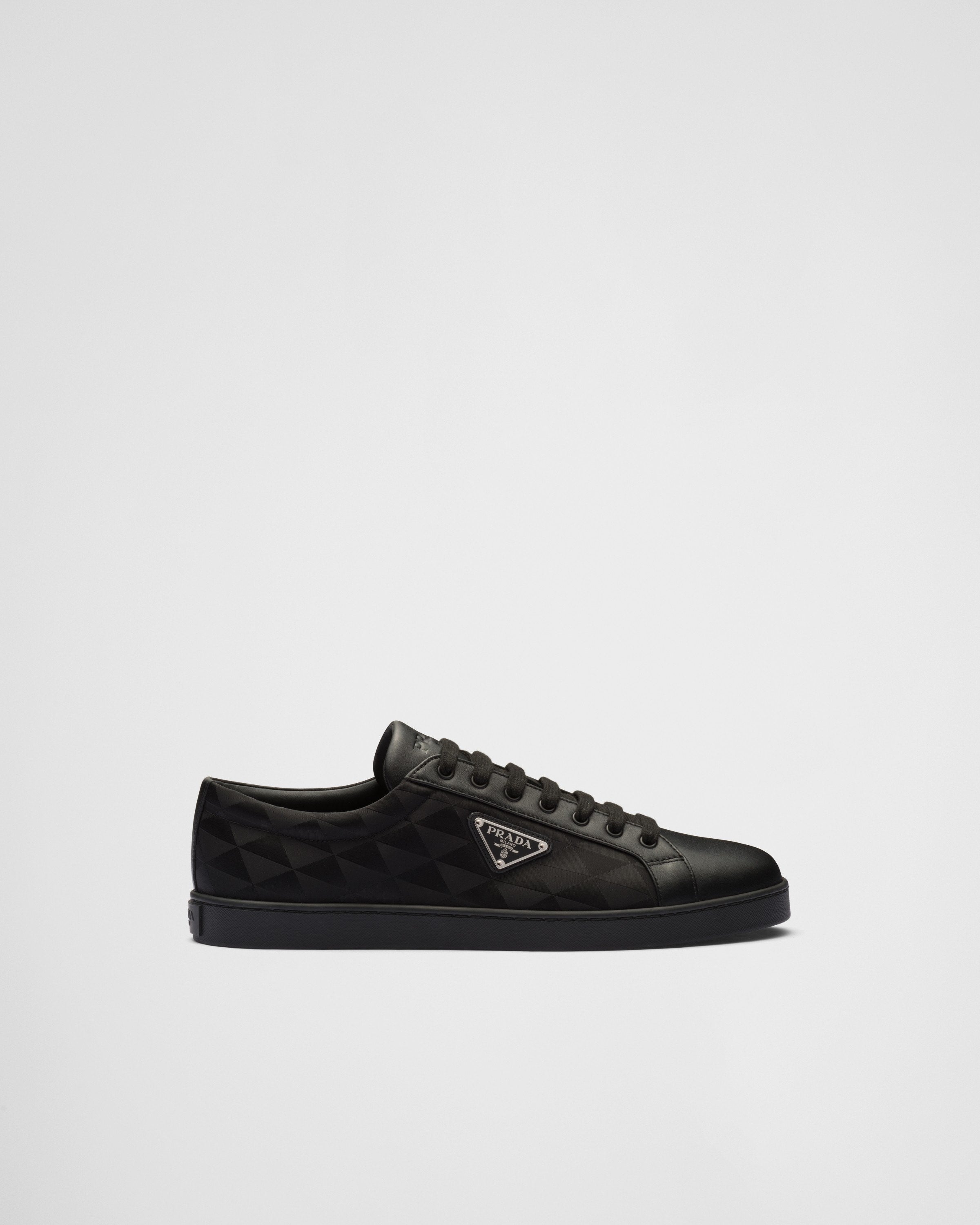 Sneaker aus Leder und Re-Nylon