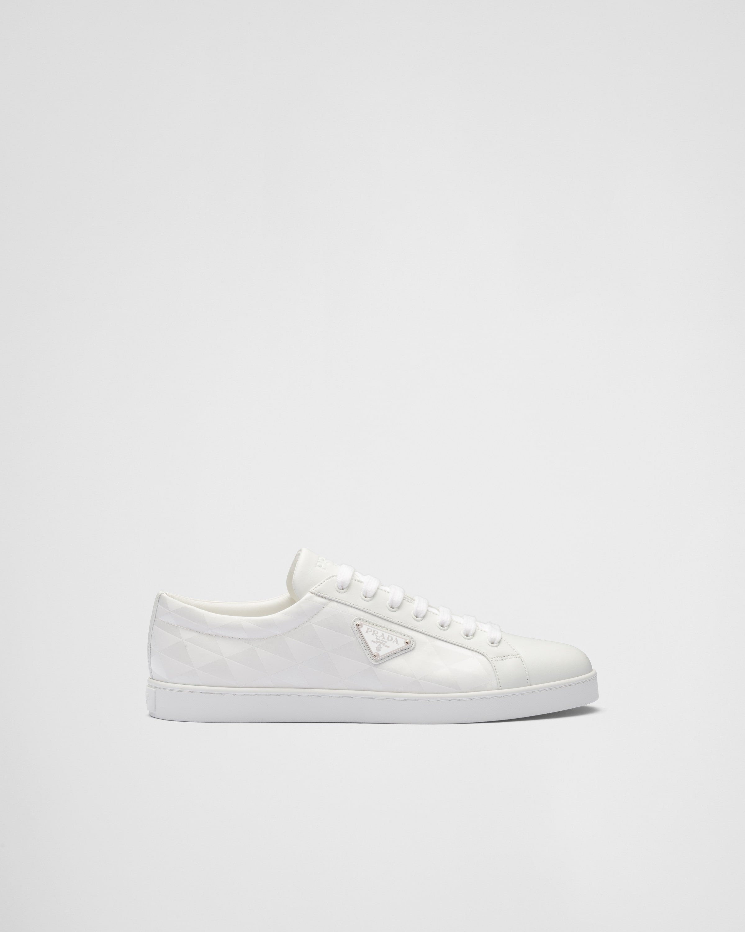Sneaker aus Leder und Re-Nylon