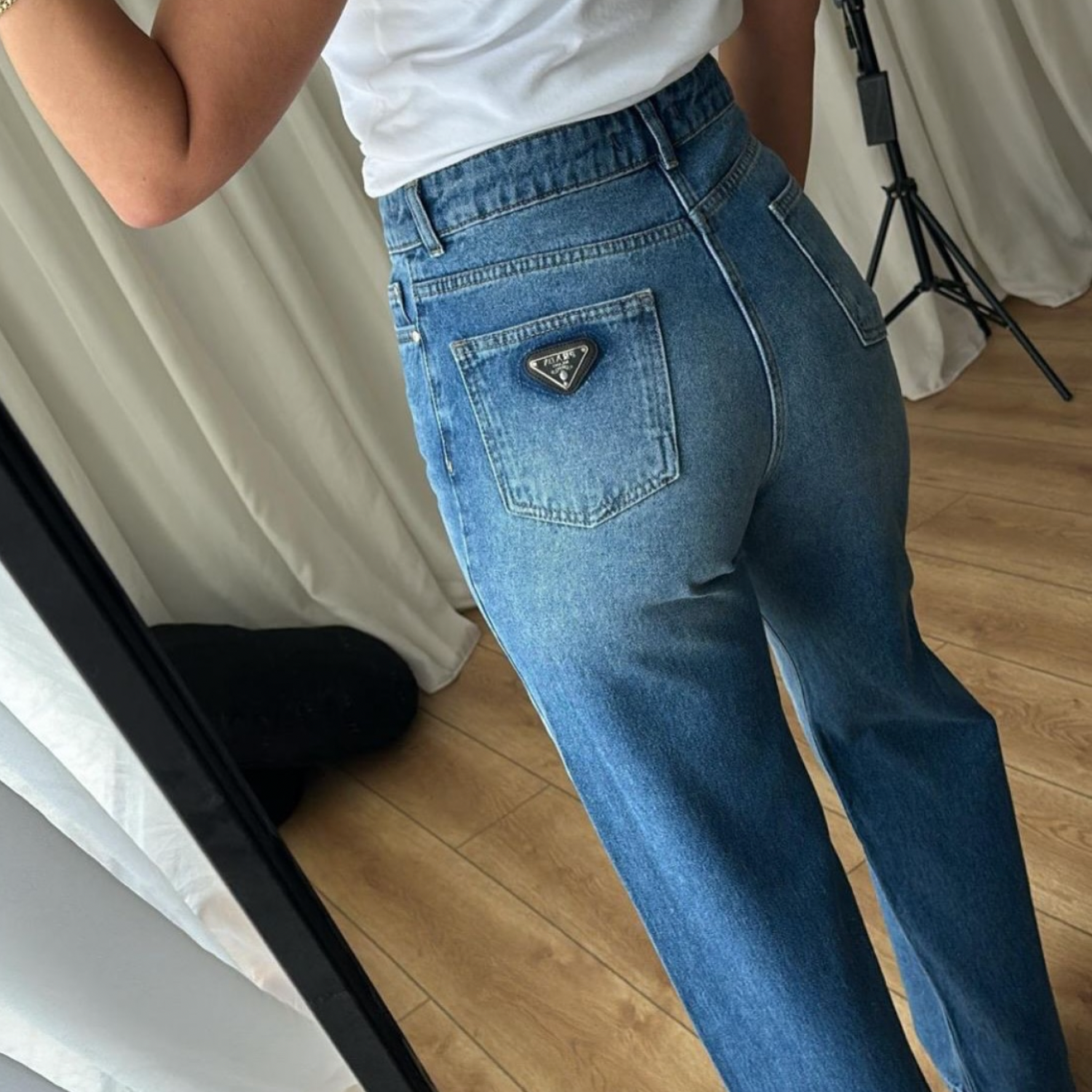 CLASSY TRIANGLE DENIM JEANS