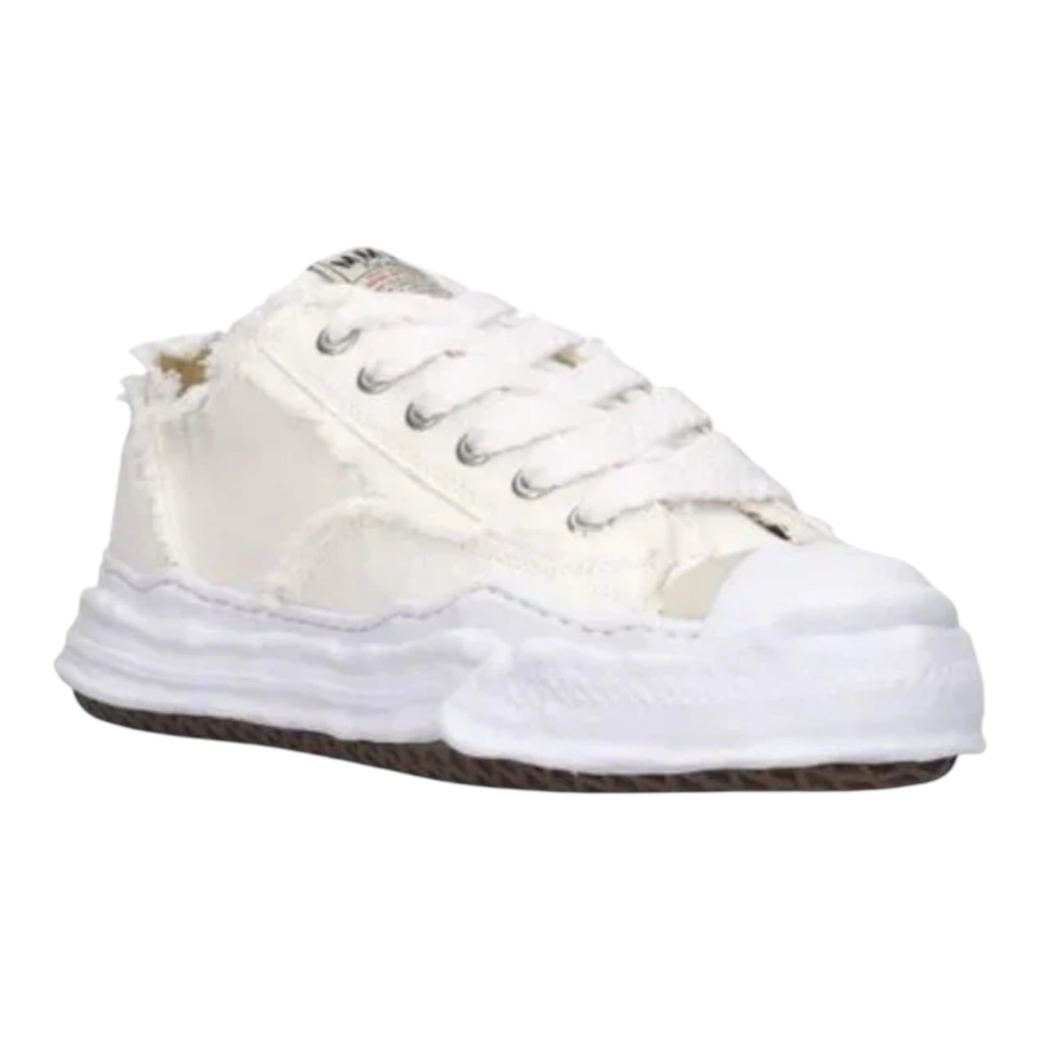LOW TOP SNEAKER