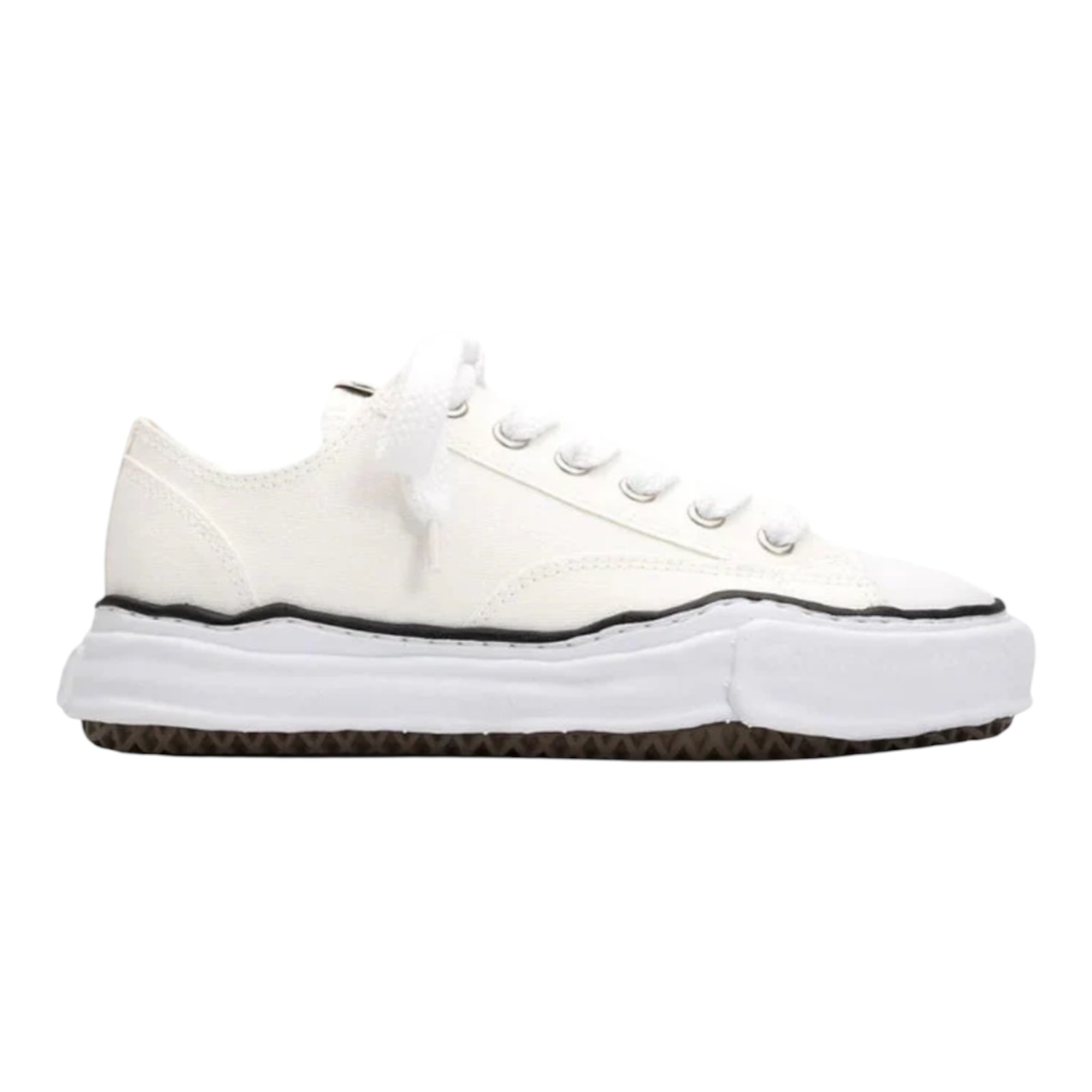 LOW TOP SNEAKER