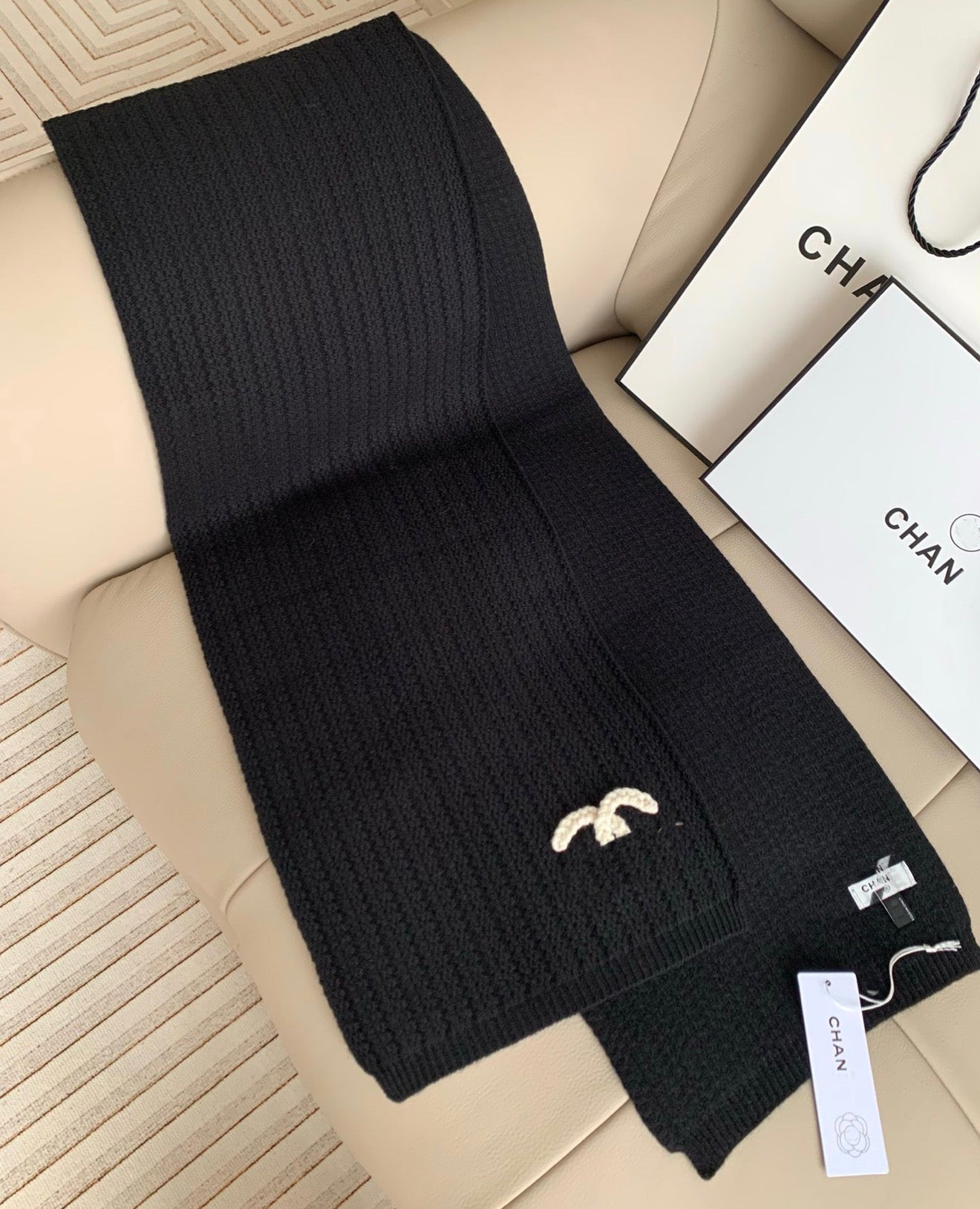 SCARF BLACK AND WHITE