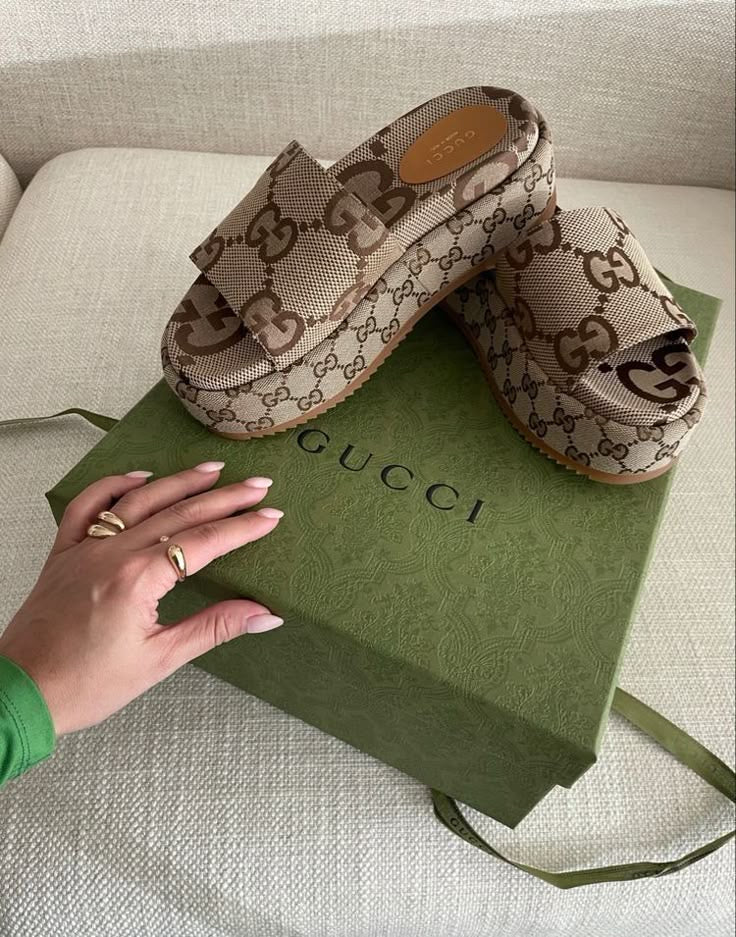 PLATFORM SANDALS
