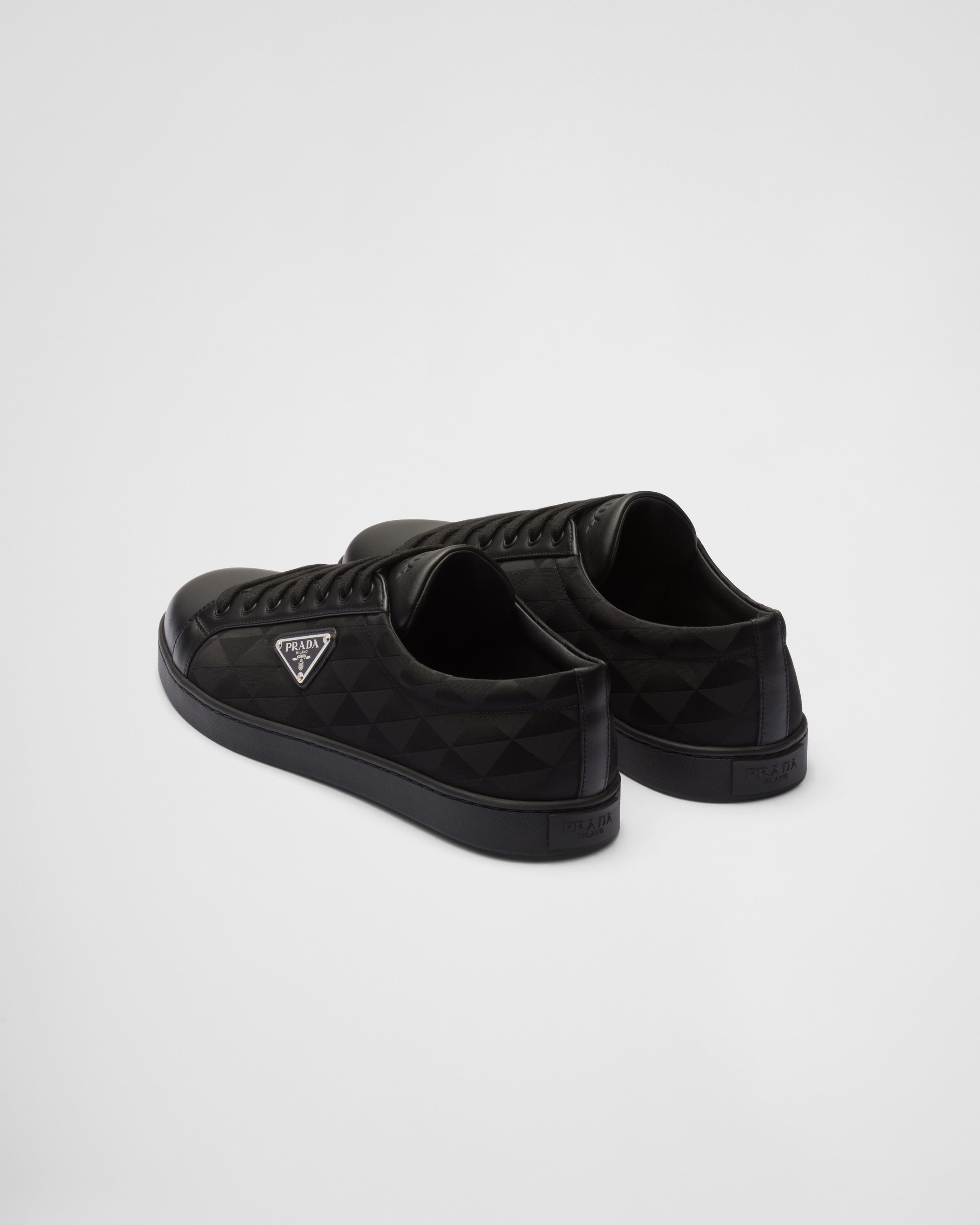 Sneaker aus Leder und Re-Nylon